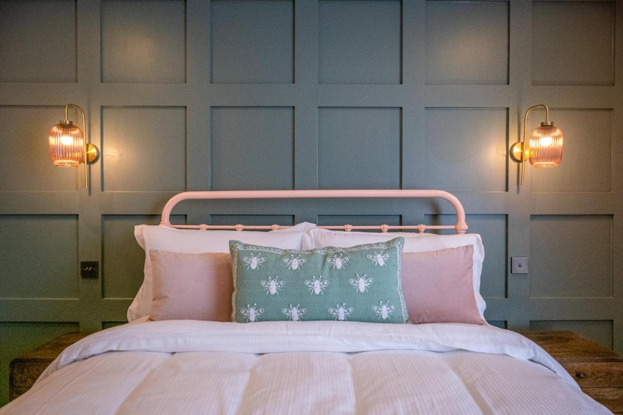 The Sheep And Penguin Hotel Wells Ngoại thất bức ảnh